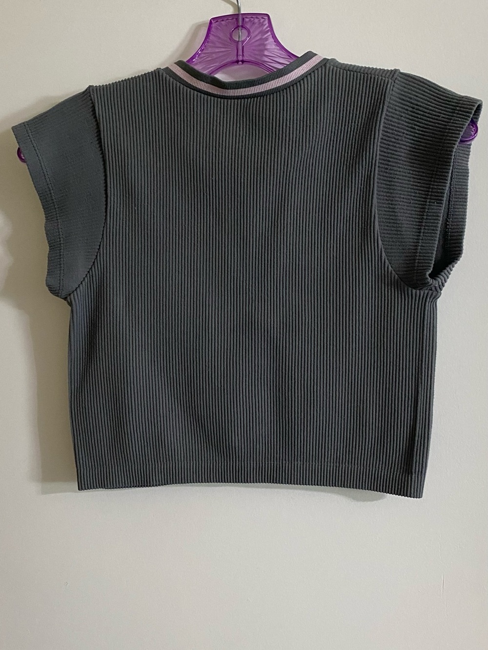 Girls gray V-neck crop top - Picture 3 of 6